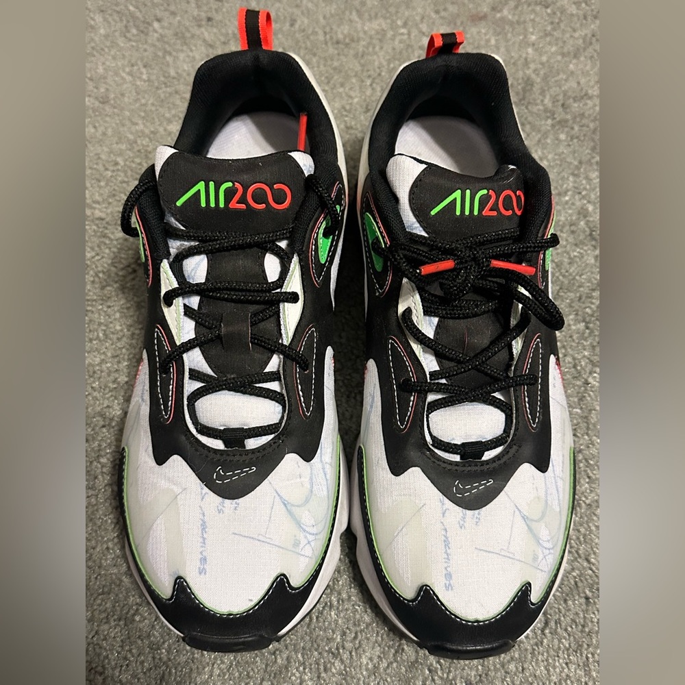 Men’s Nike tennis shoes size 8